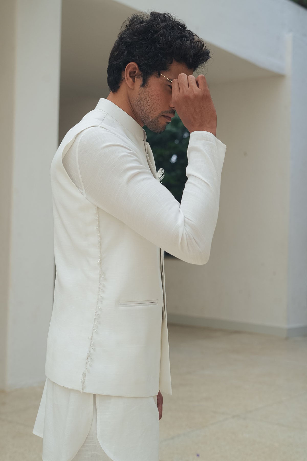 
                  
                    White Linen Crystal Bandi Set
                  
                