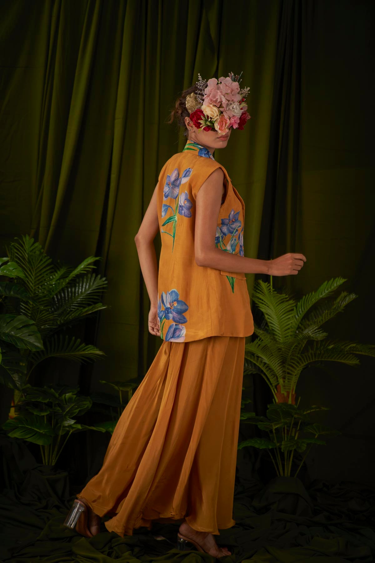 
                  
                    WildSaffron Flower sleeveless waistcoat set
                  
                