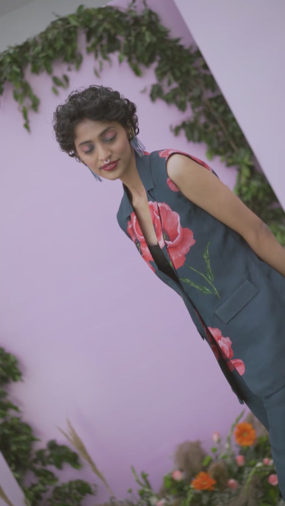 
                  
                    Load and play video in Gallery viewer, Windflower Printed Sleeveless Pant Suit
                  
                