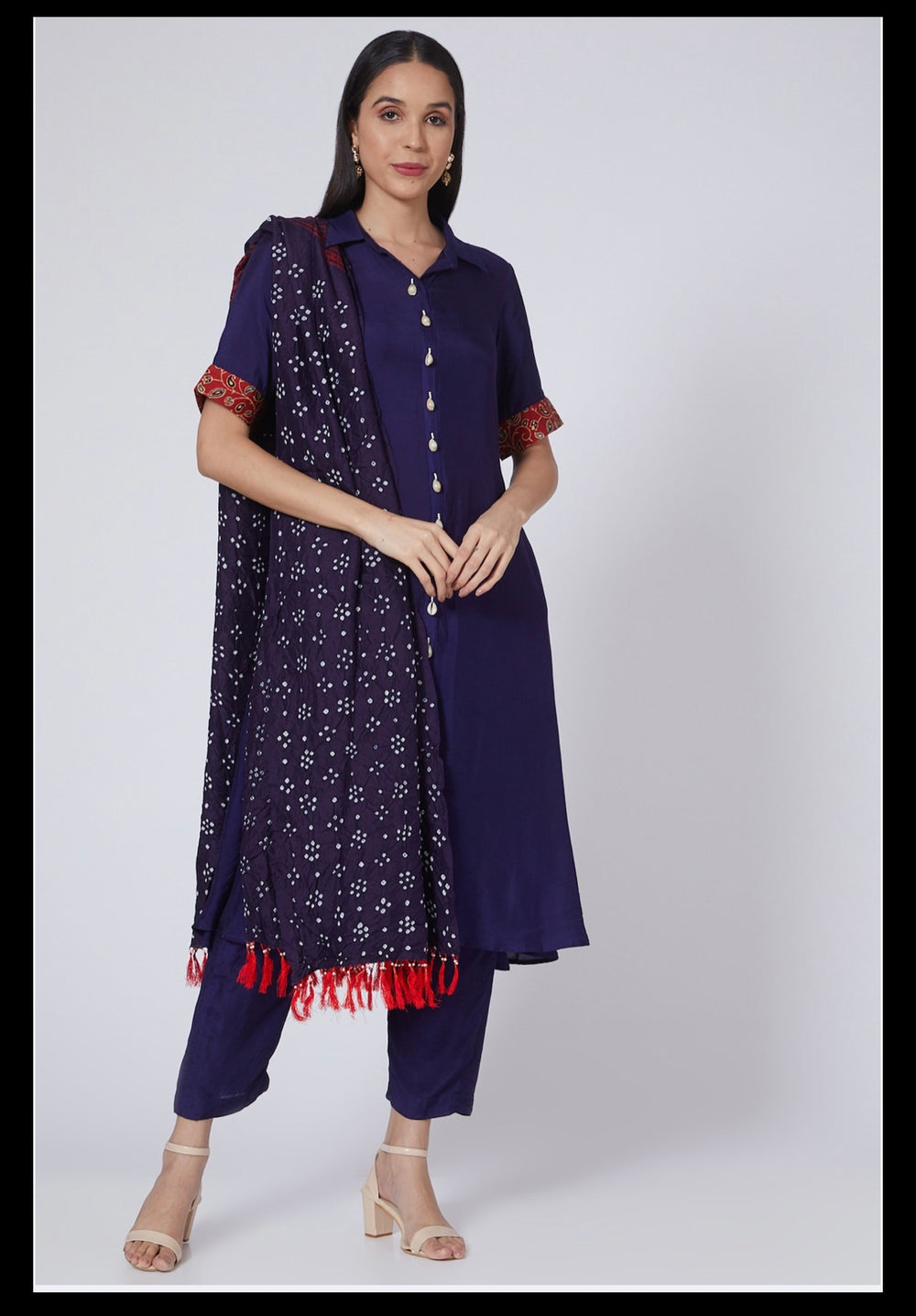 Front Tie Shirt Tunic Styled With Shibori Ajrakh Dupatta And Straight Pant.